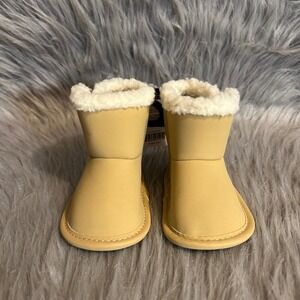 Carter's Child Of Mine‎ Crib Shoes Baby Size 3-6 Months Beige Boots Booties NEW